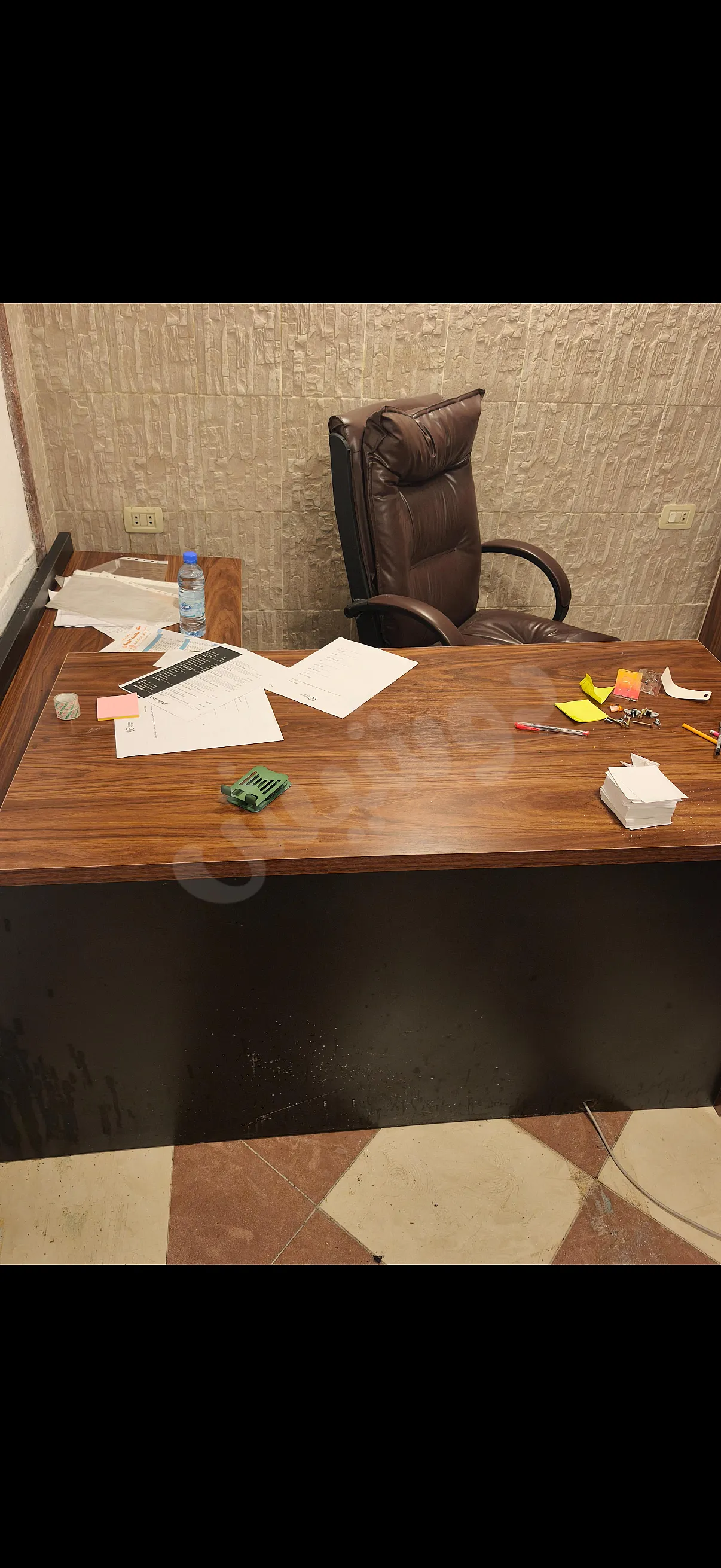 للبيع موبيليا مكتب شبه جديدة مستعملة شهر فقط