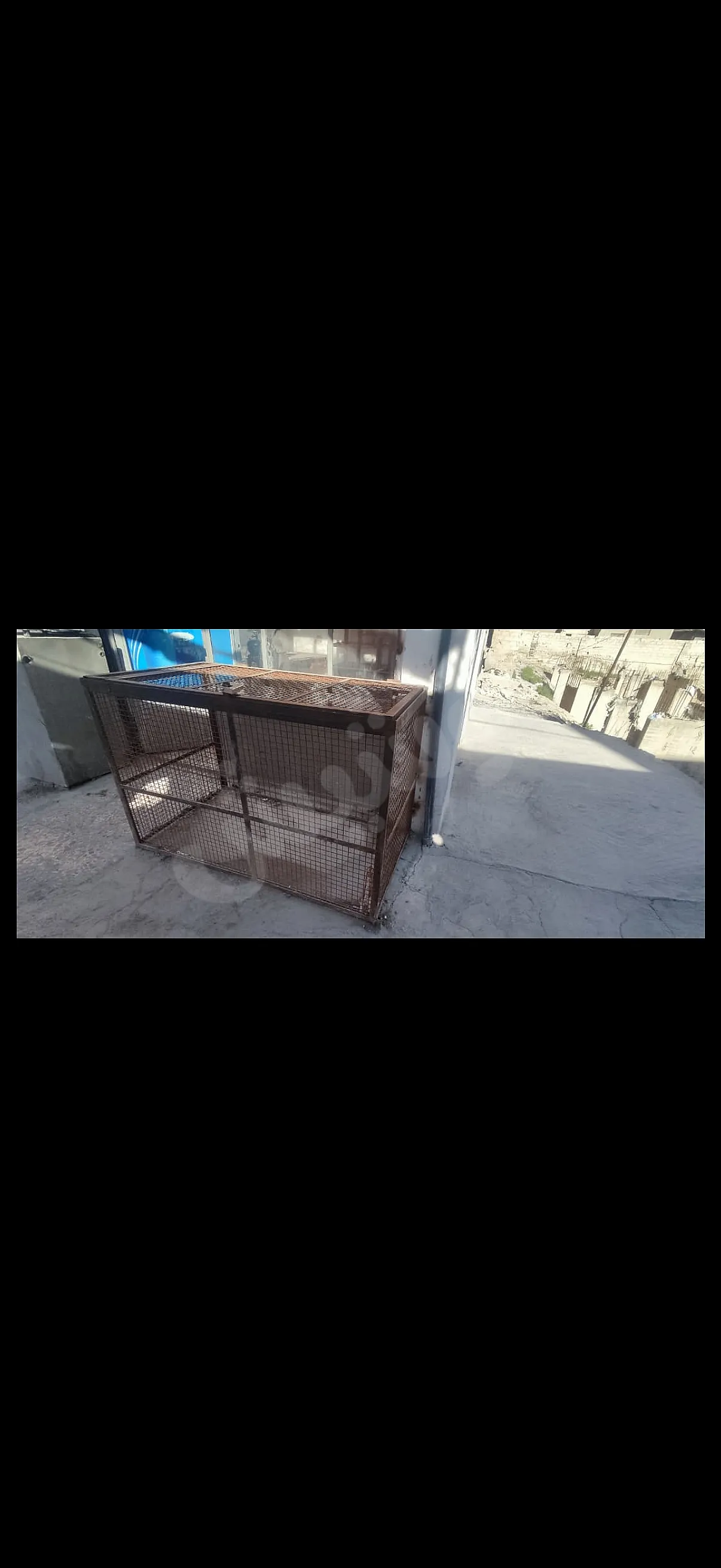 شبك فريزر مستعمل تقيل ومتين للبيع في عين ترما