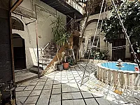 منزل عربي للبيع في القنوات 480 م² مع 8 غرف و3 حمامات