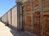 للبيع ارض مسورا طريق لمطار جسر ٢ مجمع الفتال طابو مجمع فخم 