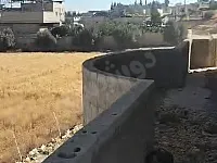قطعة أرض مع منزل للبيع 