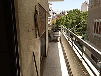 للبيع شقه سكنيه طابق ٣ بلكون عدد الغرف ٣ نوم و٣ صالون