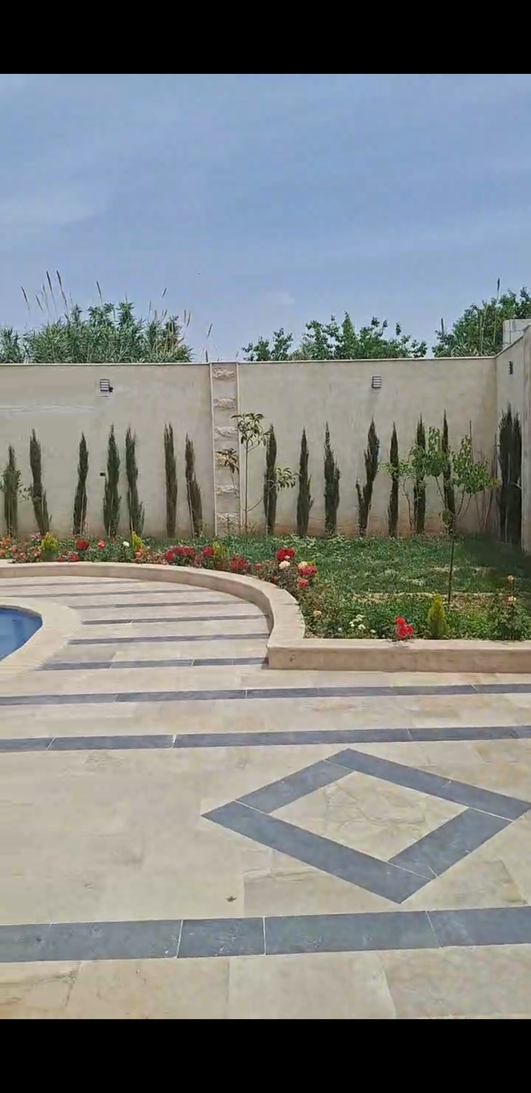 للبيع في الغوطة الشرقية زبدين مزرعة مساحتها 650 متر مع نسبح