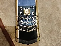 Vertu Signature S  أحد أشهر الهواتف الفخمة الموجهة لرجال الأعمال