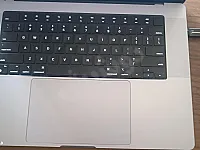 ماكبوك برو مميز للبيع في حمص بسعر 1150$ - معالج M1 pro Max