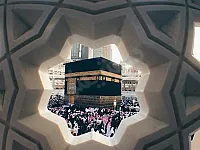رحلات عمرة 1448هـ مع الشيخ عبد الرزاق حامد - أسعار تبدأ من 550$