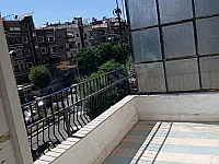شقة للإيجار في كورنيش التجارة بدمشق - 3 غرف بسعر رمزي