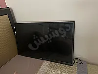 للبيع تلفاز حديث بحالة ممتازة استعمال خفيف 