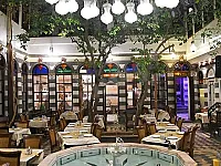 للبيع مطعم أثري 3 طوابق في باب شرقي دمشق - 800م²