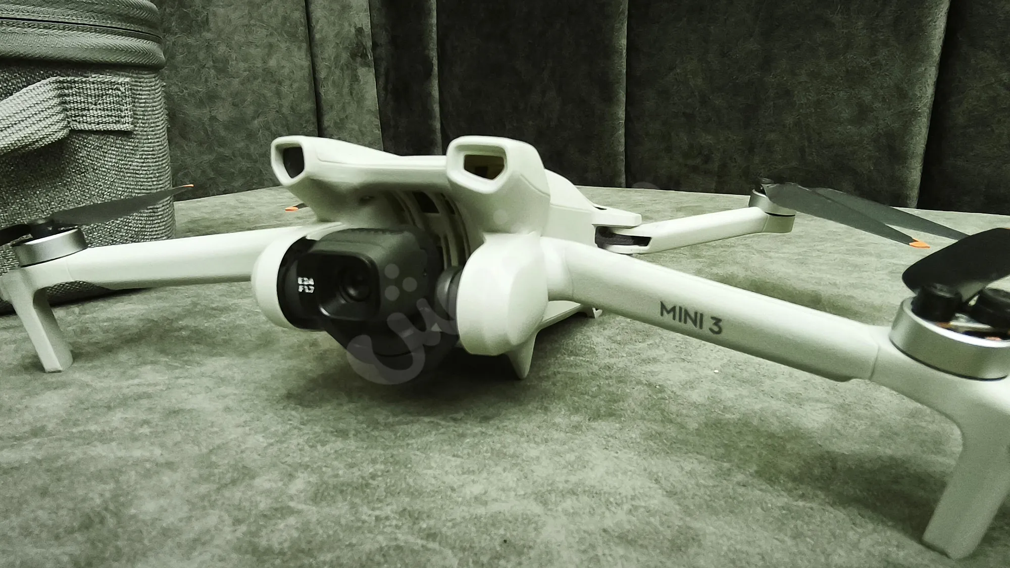 طائرة 3 DJI Mini بحالة شبه وكالة مع ملحقات حماية مميزة