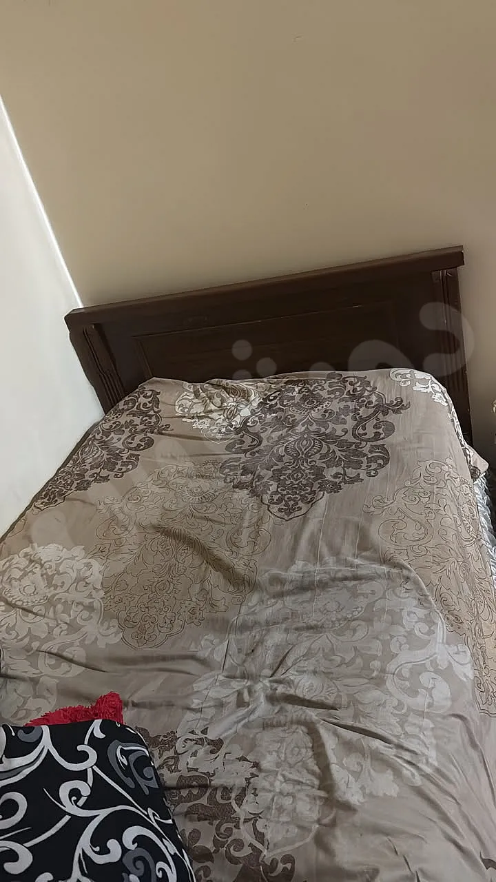 خزانتين وتخت