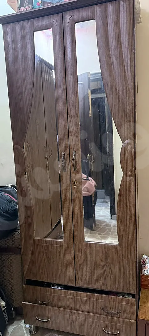 خزانتين وتخت