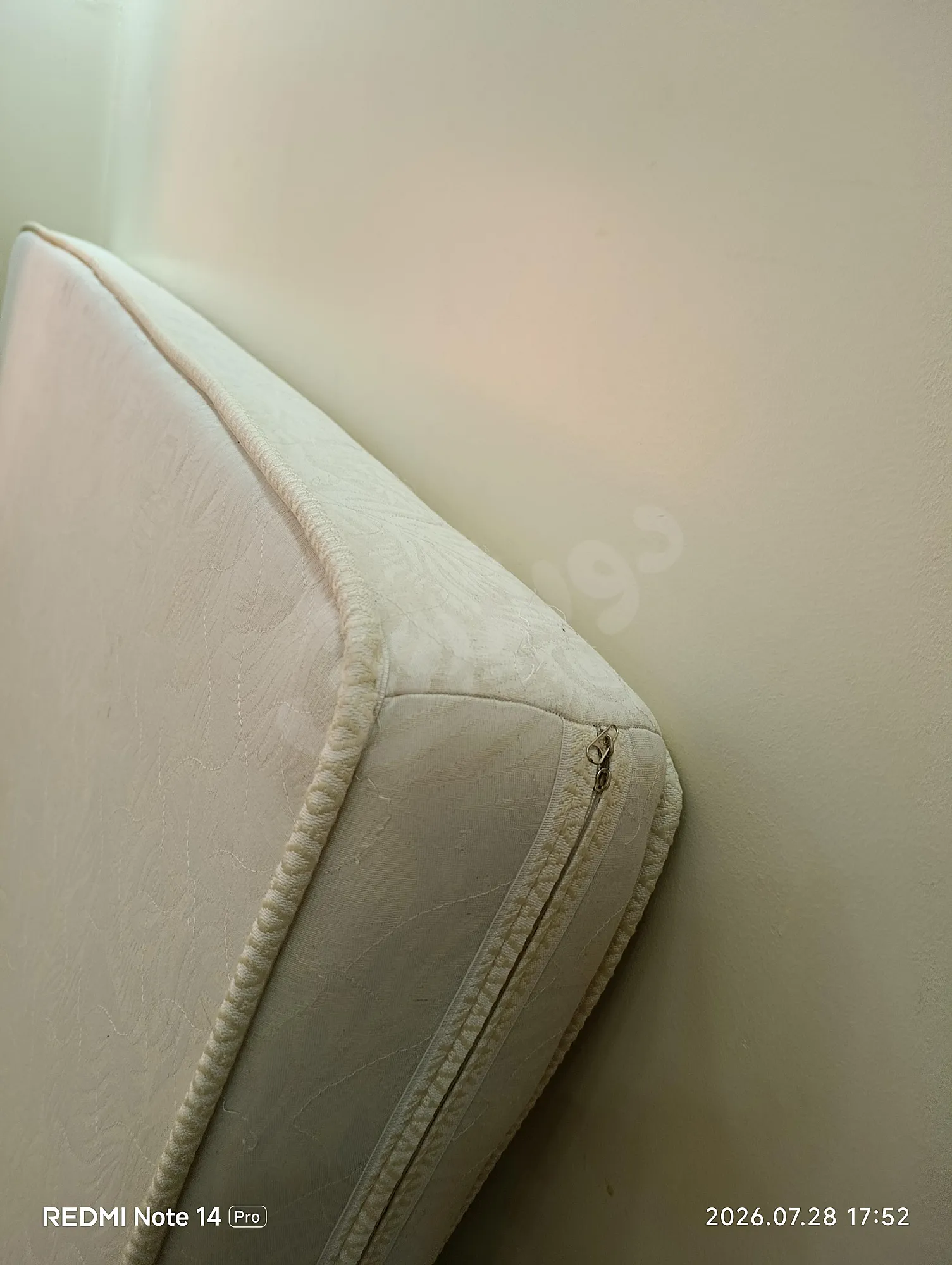 للبيع فرشة مجوزة