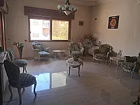 غرفة ضيوف فخمة من خشب الزان بحالة جيدة في حلب