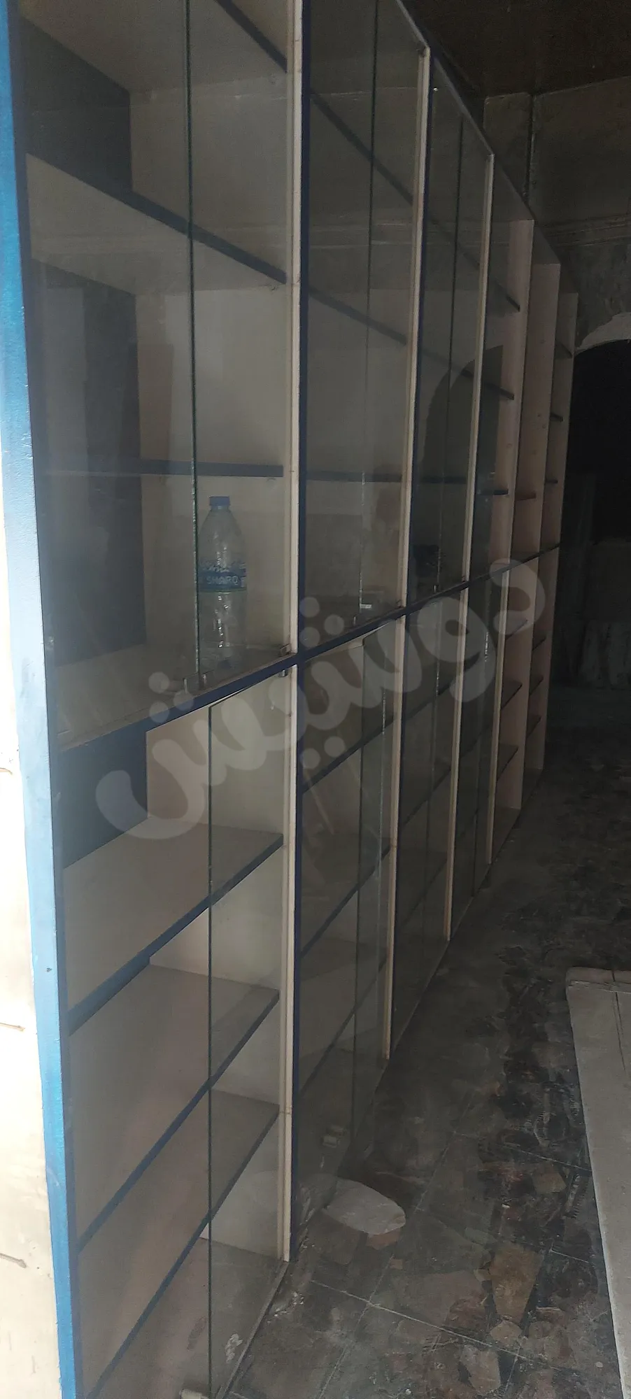 خزانة محلات مستعملة بواجهة بللور في جميلية - 130$