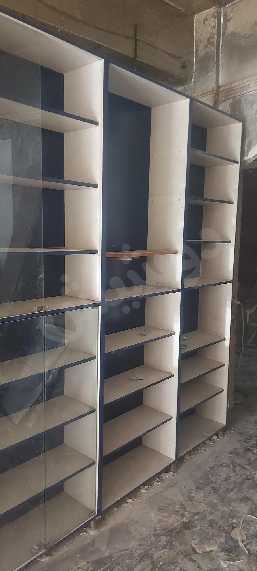 خزانة محلات مستعملة بواجهة بللور في جميلية - 130$