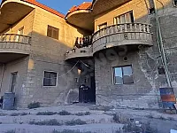 فيلات فاخرة للبيع عالعضم في الغزلانية قرب مطار دمشق 