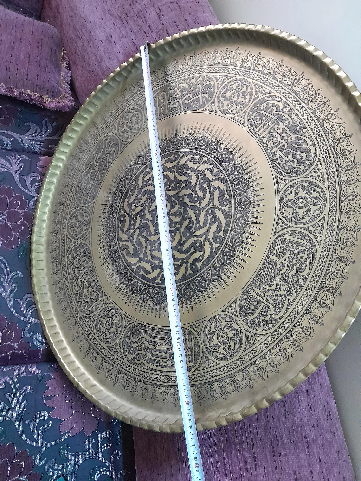 للبيع صدر نحاس منقوش مكحل قديم