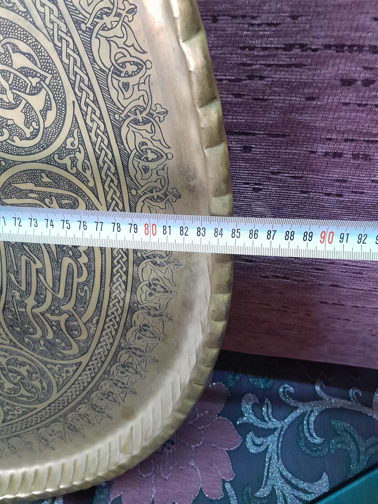 للبيع صدر نحاس منقوش مكحل قديم