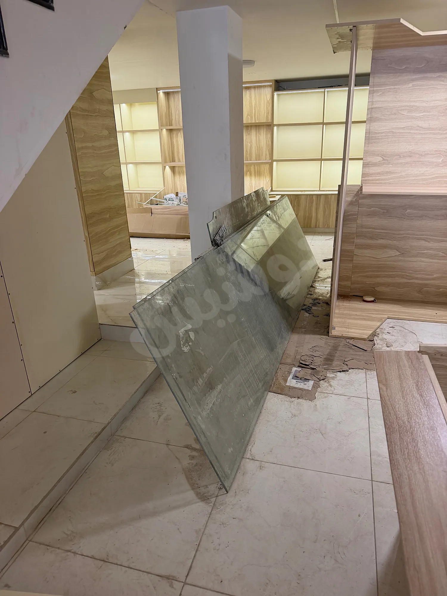 محل زجاج مستعمل للبيع في الفراية - حماة بسعر 200$