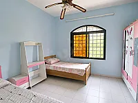 إيجار فيلا الرضا في الزبداني 150$ للأسبوع 4 غرف وصالون