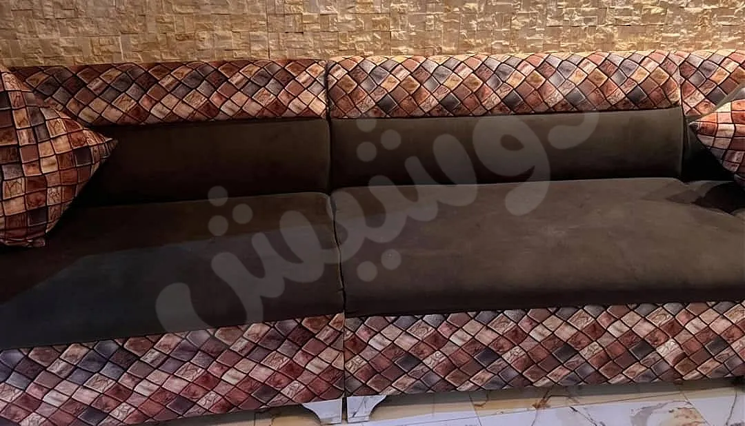 طقم كنبايات خشب شوح بحالة جيدة في ببيلا