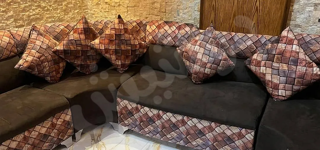 طقم كنبايات خشب شوح بحالة جيدة في ببيلا