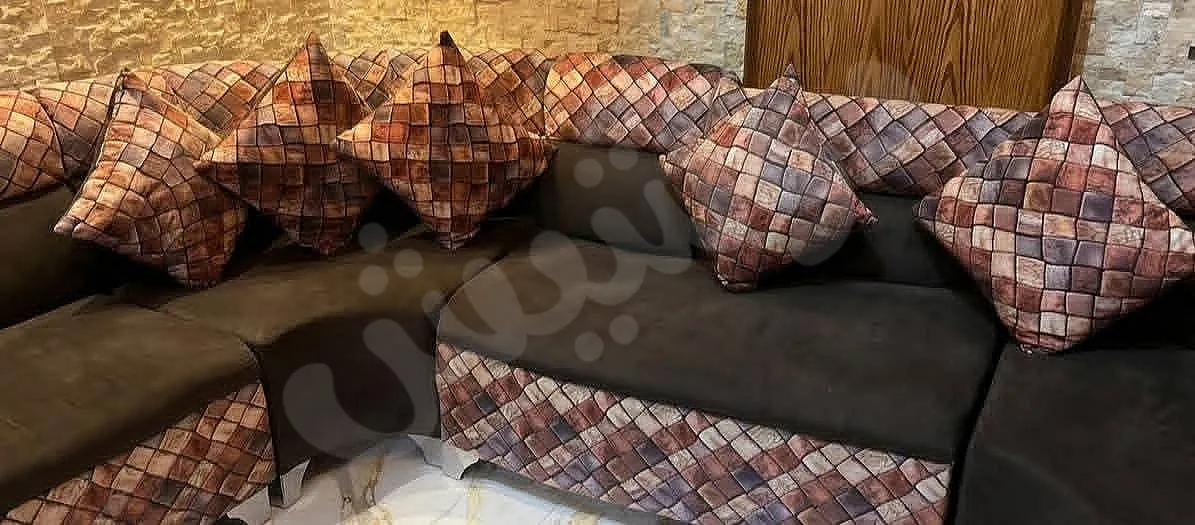 طقم كنبايات خشب شوح بحالة جيدة في ببيلا