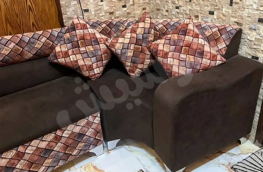 طقم كنبايات خشب شوح بحالة جيدة في ببيلا