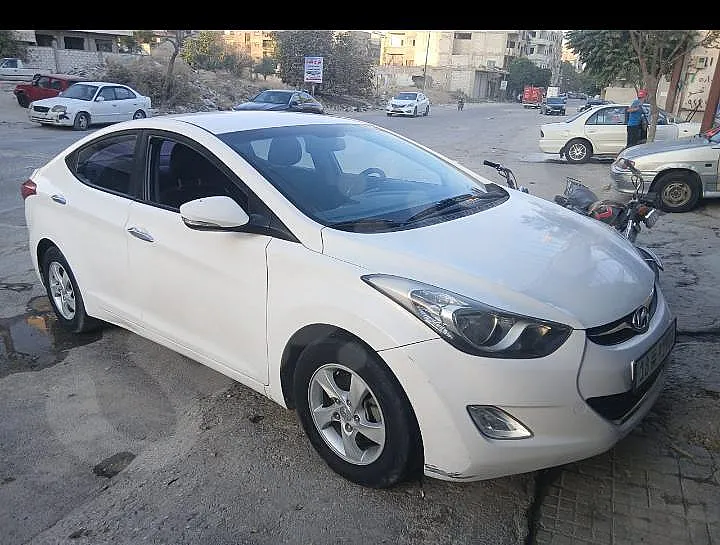 هيونداي إلنترا 2012 مستعملة للبيع في عربين