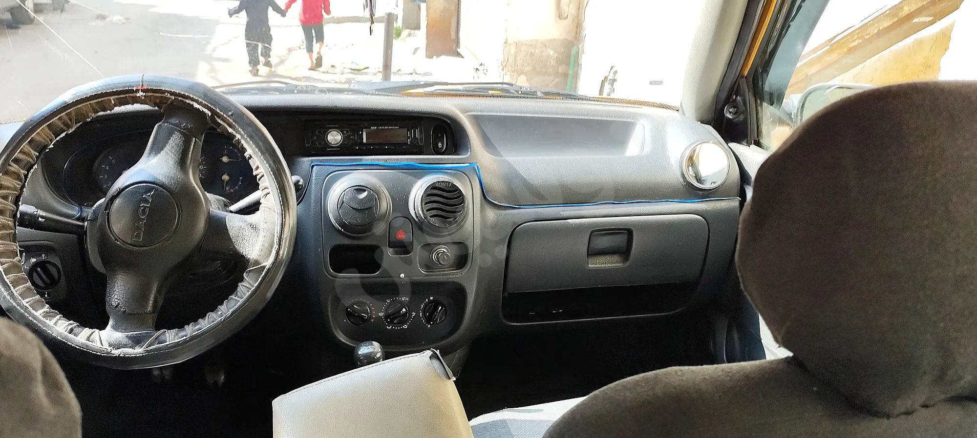 داسيا سولنزا 2003 للبيع  بسعر 3700 دولار