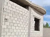 ڤيلا عل عضم للبيع بناء ٢ قبو كبير+بناء ٤ غرف بير مي طابو اخضر مخدمة