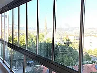 انظمة زجاج بلاكين متطوره امنه عصريه سهل الاستخدام والتنظيف CAM BALKON