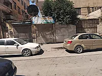 للبيع منزل مؤلف من ثلاث غرف وصالون مساحه واسعه وحديقتين 