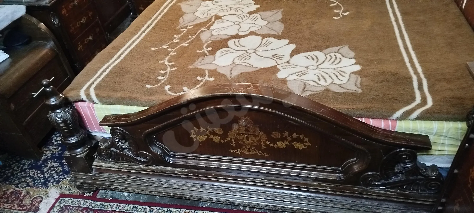 غرفة نوم زان مستعملة مع فرشة بسعر 650$
