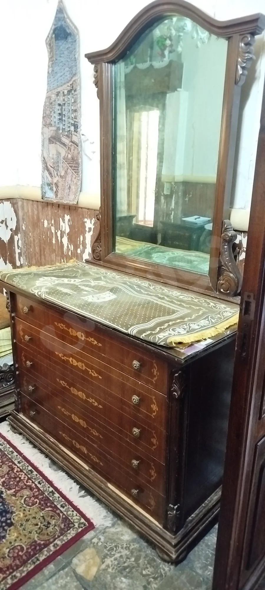 غرفة نوم زان مستعملة مع فرشة بسعر 650$