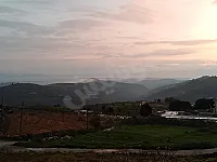 مقسم معد للبناء جنب مشتى الحلو مخدم ماء كهرباء صرف صحي ويوجد مشفى قريب