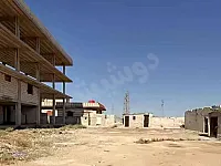 كتلة للبيع بفيروزة مساحة الارض 293 ومساحة البناء 175 