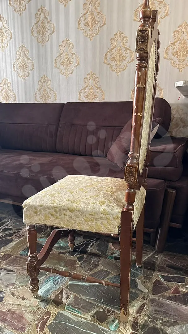 عشر كراسي خشب زان نوع فاخر و ثقيل