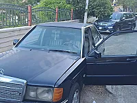 سيارة ميرسيدس 190 مركب عليها محرك نملة 230 