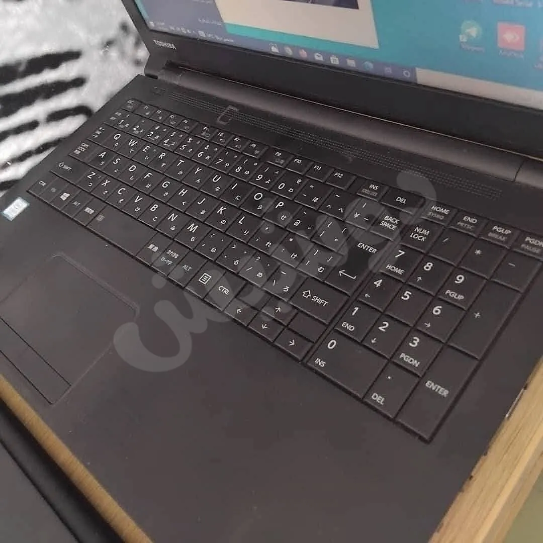 للبيع لابتوب توشيبا كرت شاشة مدمج رام 8 غيغا وهارد 180 SSD