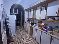 للإيجار شقة سكنية في منطقة الموكامبو أمام جامع الروضة 