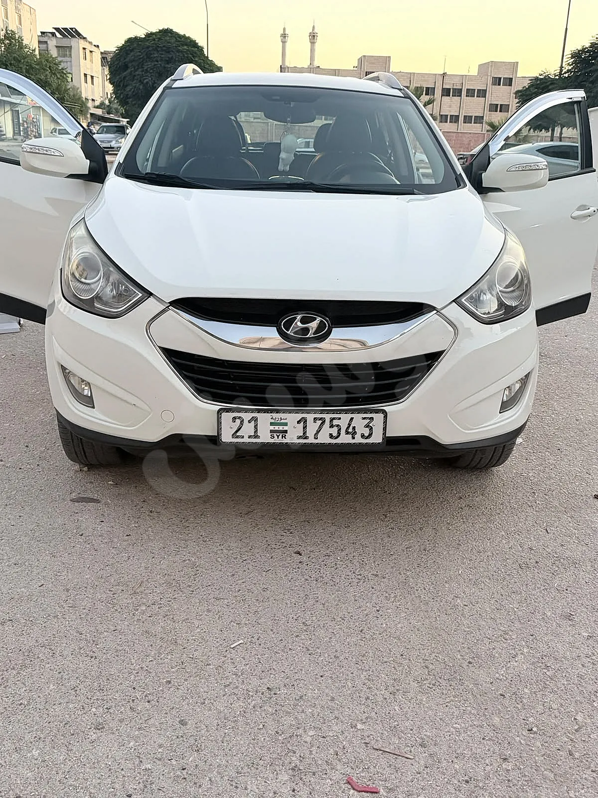 هيونداي توسان 2012 بحالة ممتازة أبيض بـ13500$