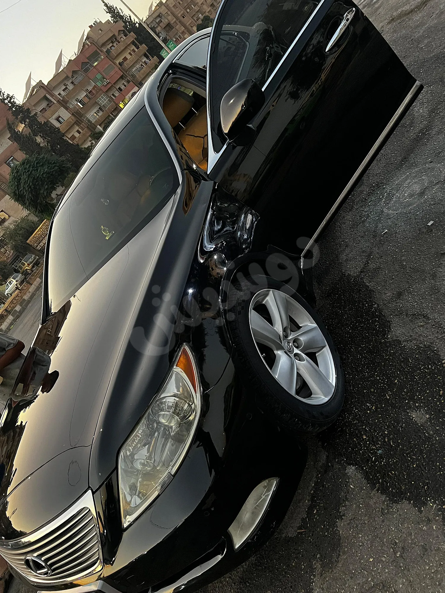 للبيع سيارا تويتا لكزس ls460l.