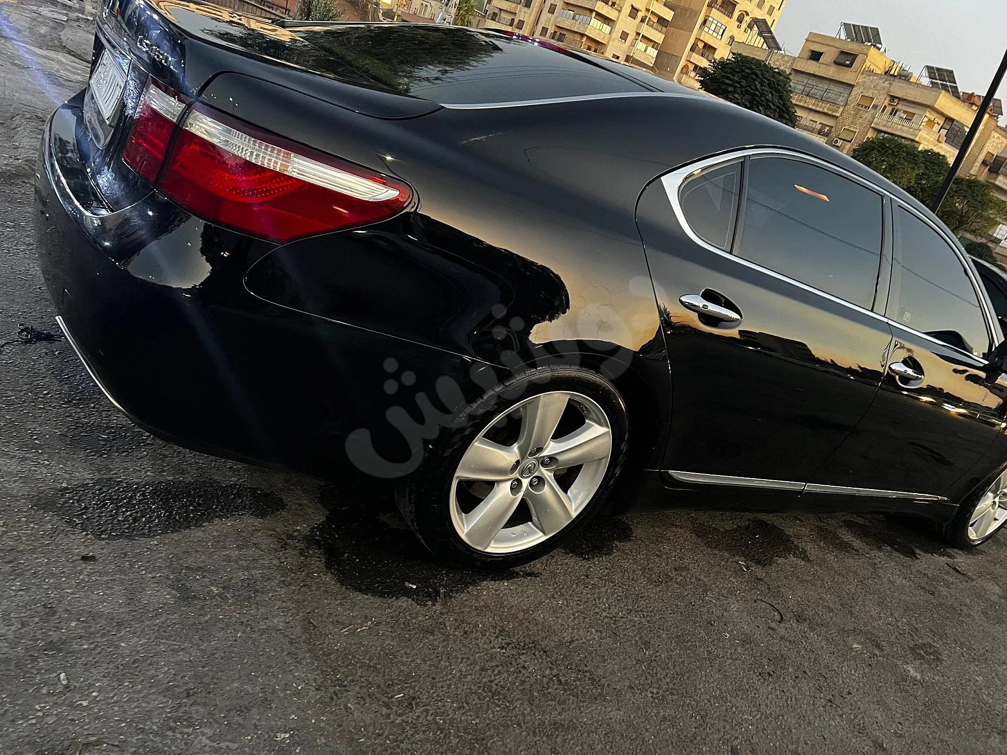 للبيع سيارا تويتا لكزس ls460l.