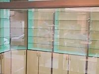 صيدلية مع التجهيز كامل للبيع 