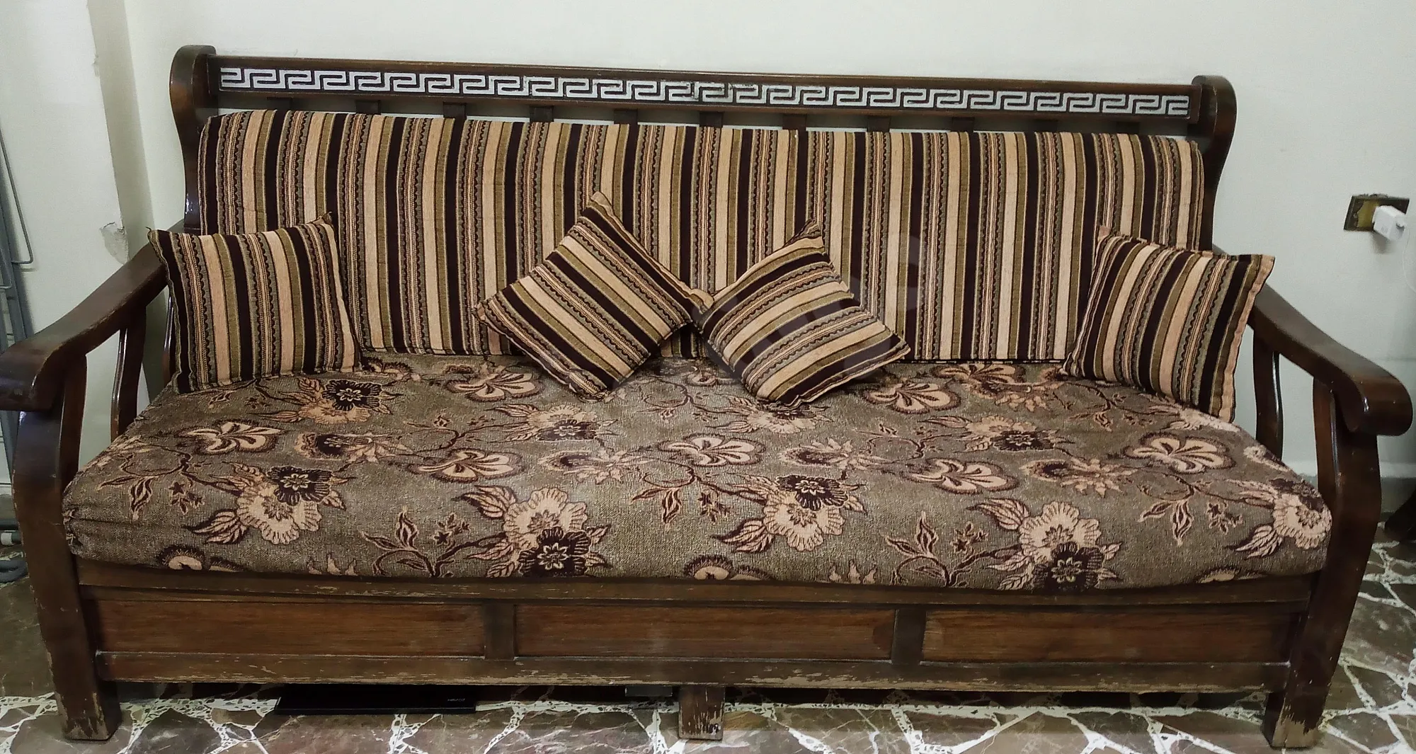صوفيات خشب زان للبيع في قدسيا بسعر 25,000 ل.س