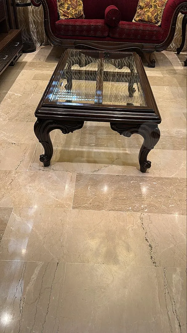 طقم زان مستعمل لغرف الجلوس بسعر 250$