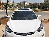 افانتي 2012 خالية من برا ومن جوا ،  لا يوجد بويه مع فتحة سقف وبصمة