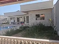 للبيع مزرعة طريق لمطار جسر ٢ ضمن مجمع ڤلل سكنيا طابو اخضر